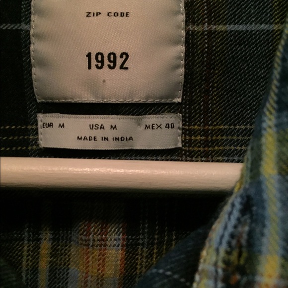 Men’s Blue Tan Plaid Flannel. Men’s Medium. - Picture 2 of 2